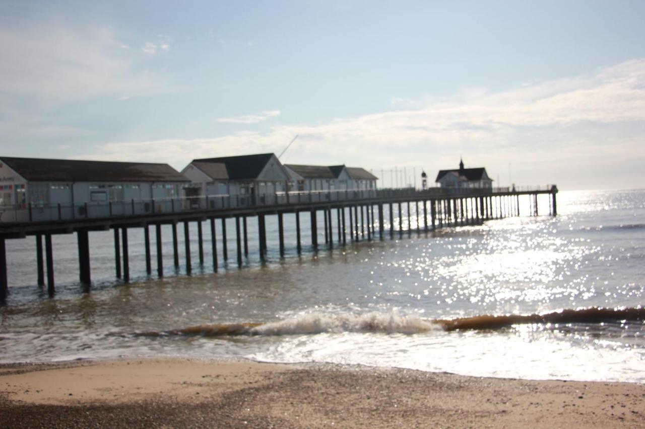 Romantic Flint Cottage On The Suffolk Coast Саксмундхэм Экстерьер фото
